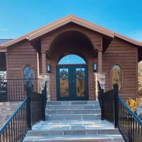 Mountain Valley Revival - Brand New Renovations, Close To Town, Panoramic Mountain Views!! cabin